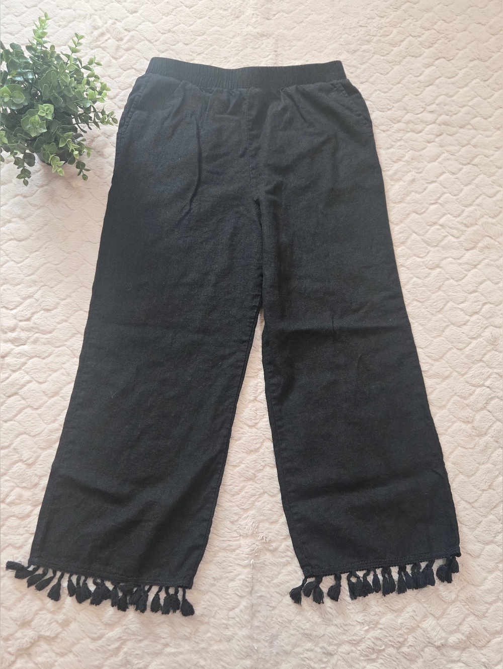 Versona Black Linen-Blend Wide Leg Tasseled Cropped Pants, Size Medium